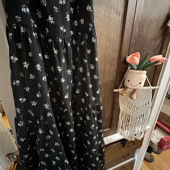 American Eagle XL beautiful flowy dress- fits wonderfully. - Picture 4 of 10
